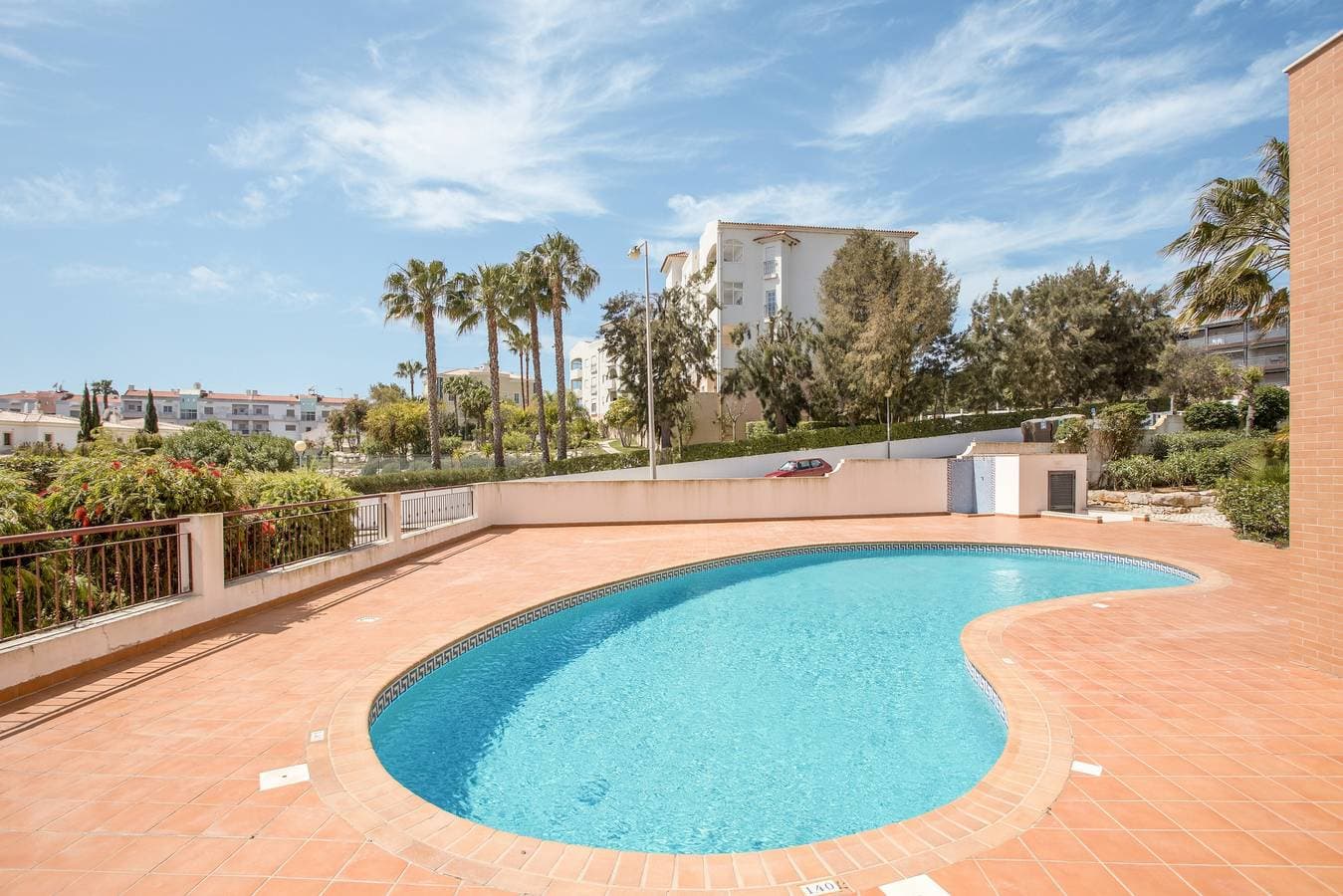 Foto 3 von 27: Meia Praia Beach Apartment mit Meerblick, Pool, WLAN, Balkon und Garten
