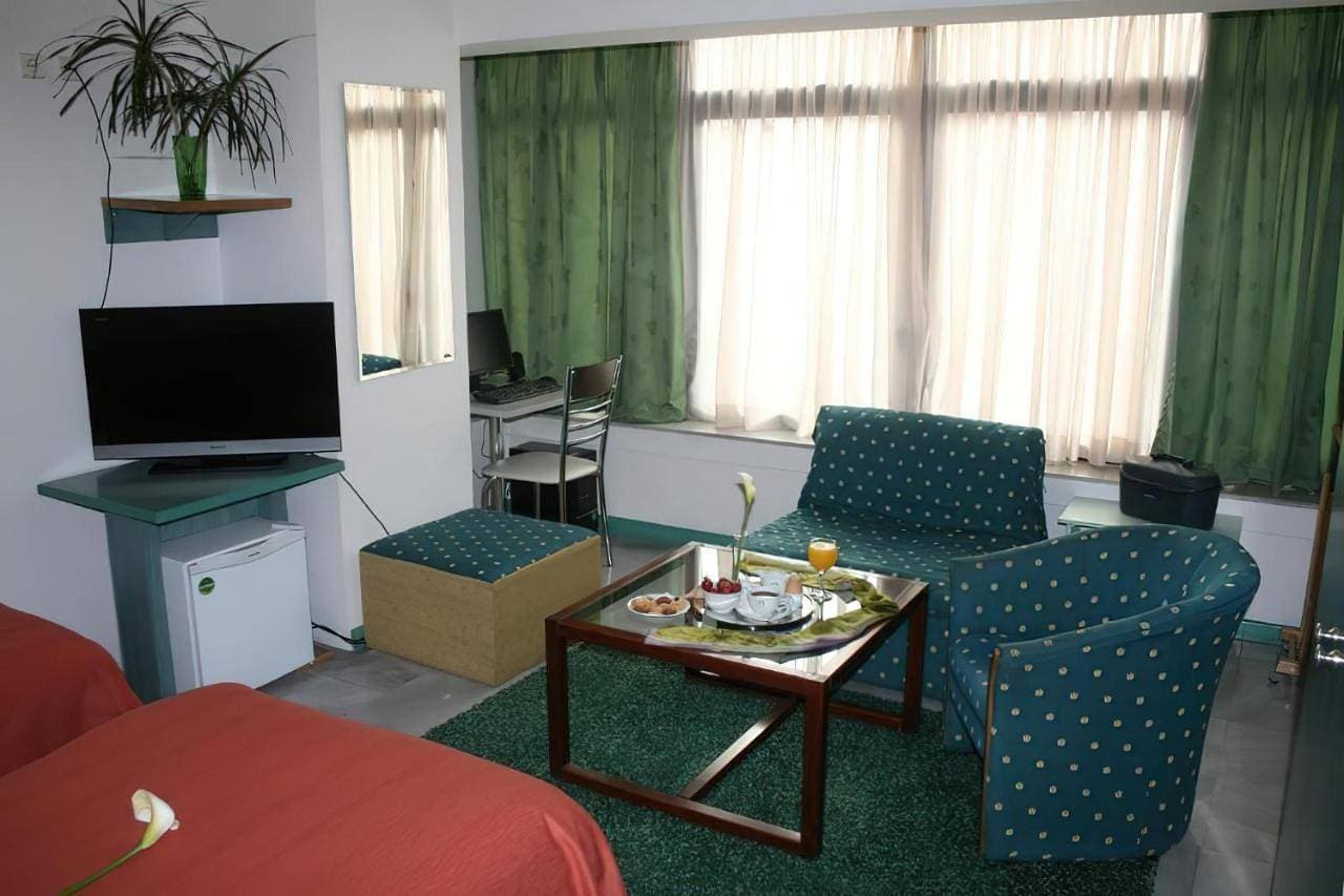 Foto 5 von 9: Triple Room with Private Bathroom