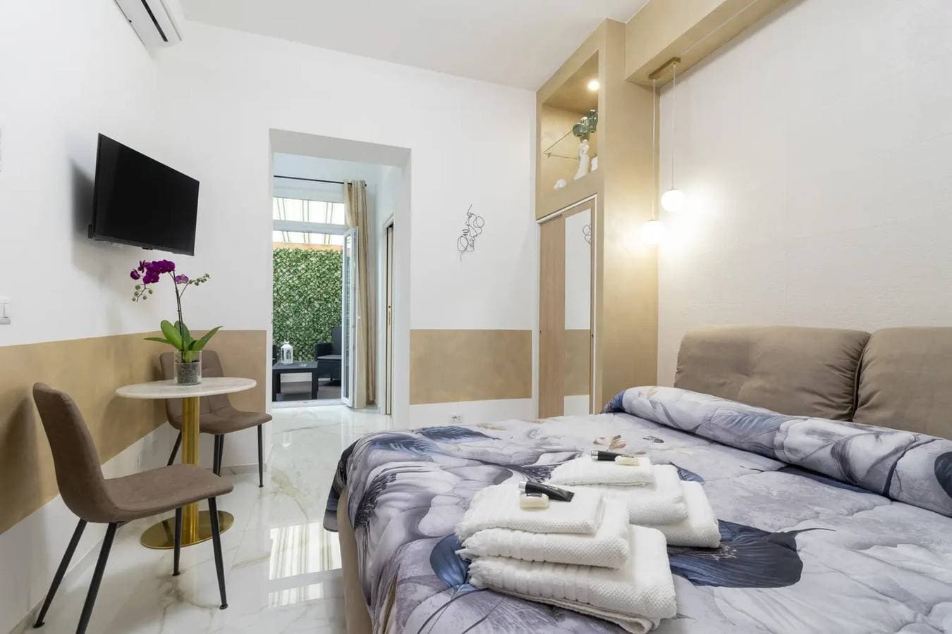 Foto 2 von 20: Einzimmerapartment 'Atlas' mit privater Terrasse, WLAN und Klimaanlage