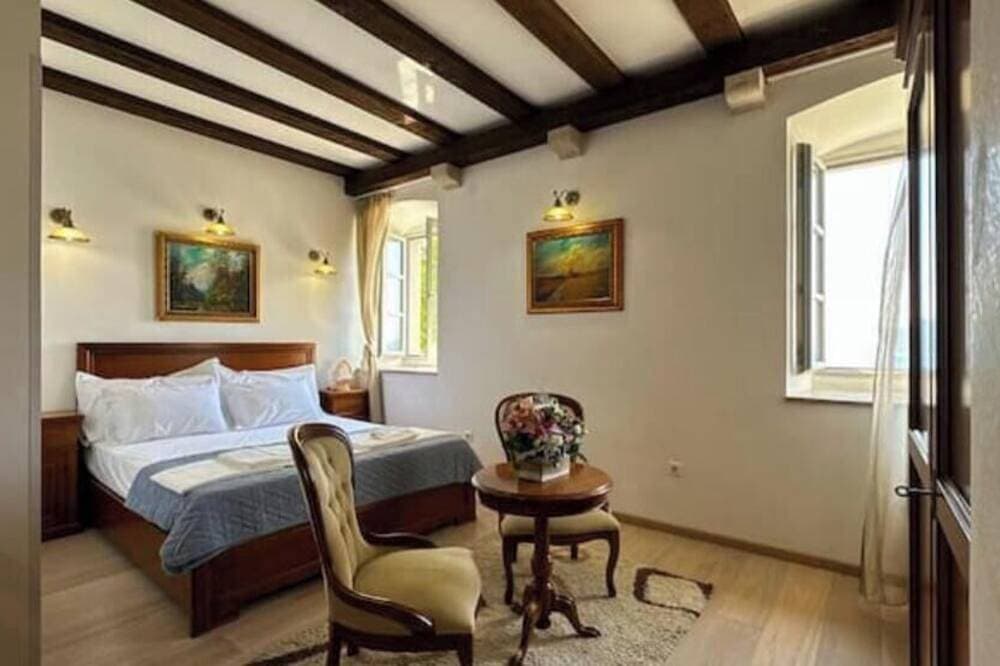 Foto 3 von 30: Mistral Studio – Historic Charm, Stunning Views & Relaxing Terrace