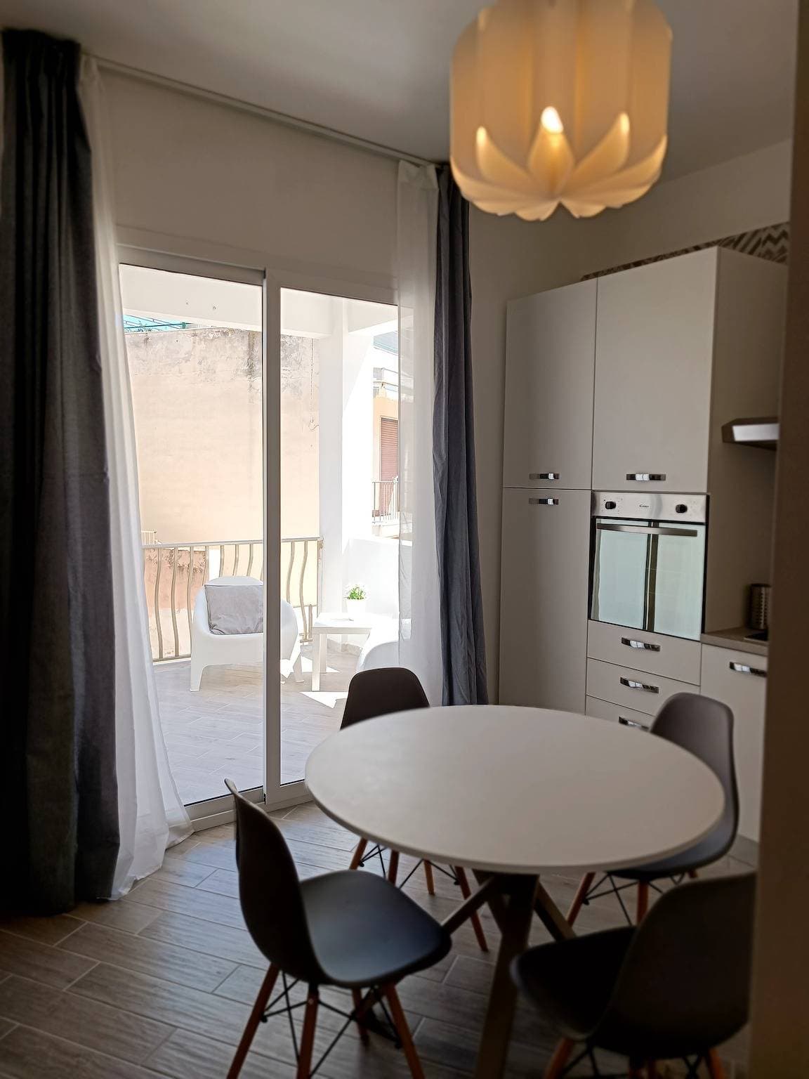 Foto 7 von 27: Ferienwohnung 'Attico' mit Meerblick, Wi-Fi und Klimaanlage