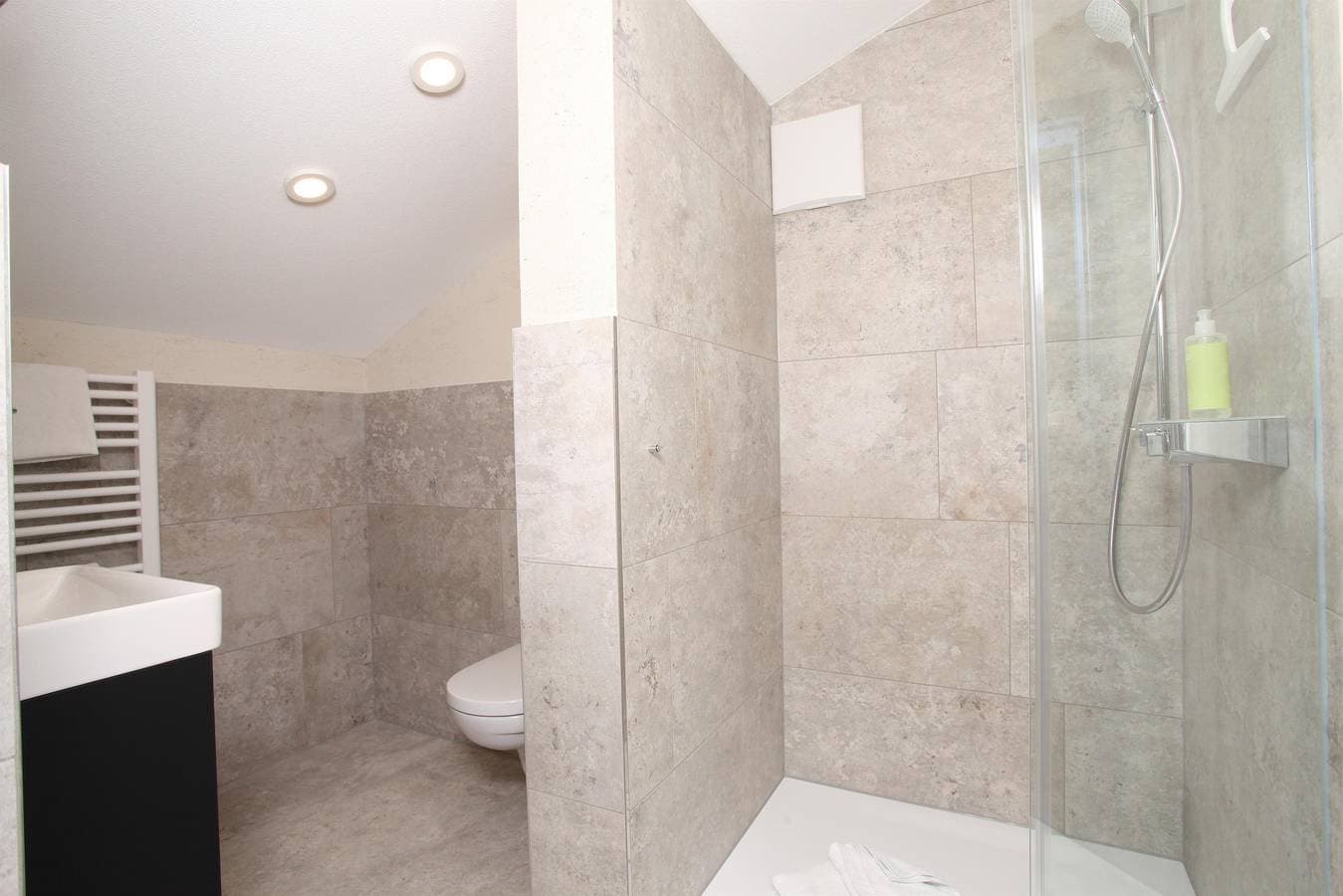 Foto 10 von 114: Doppelzimmer Alpenliebe mit Dusche, Wc, "10"