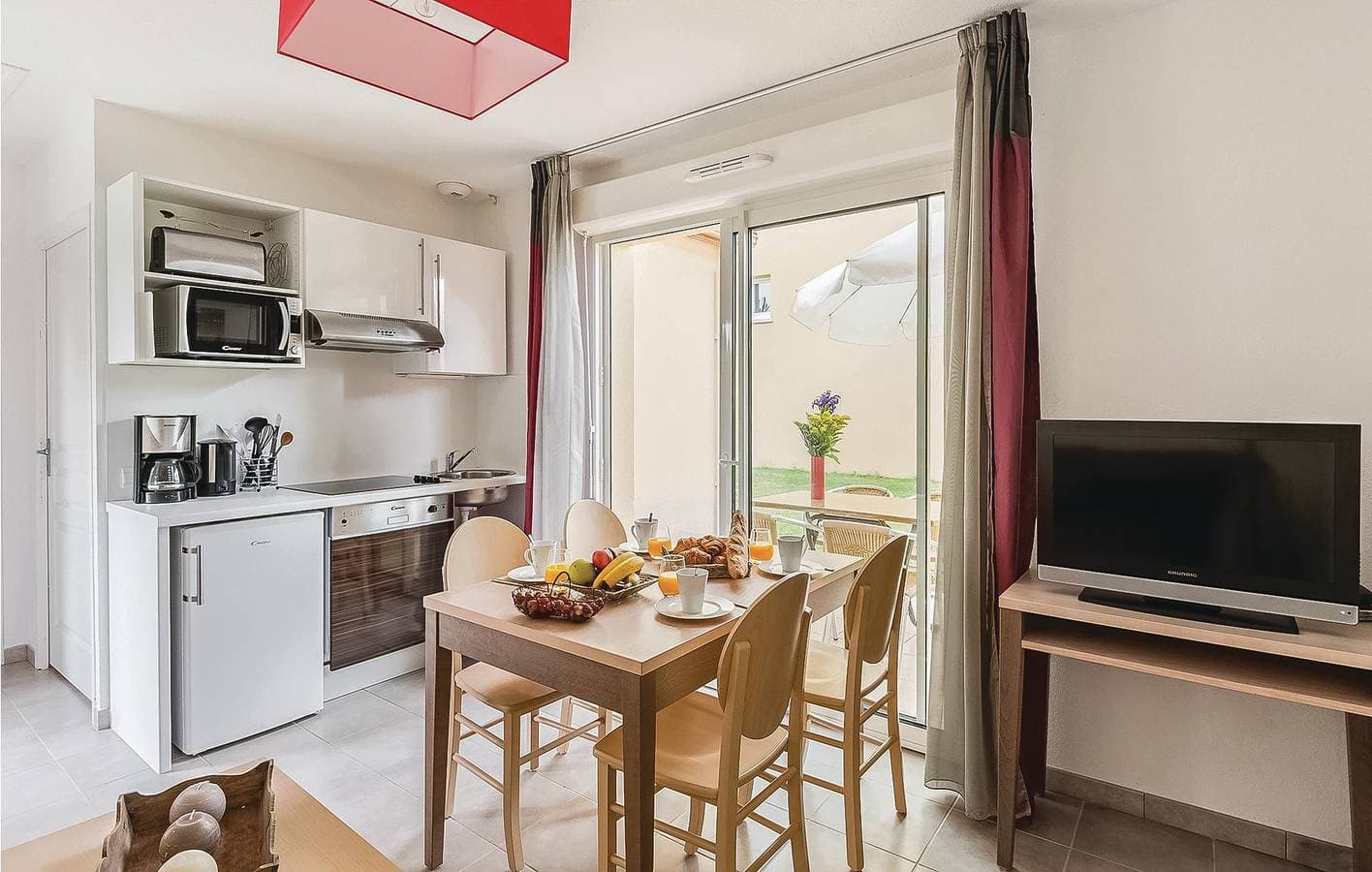 Foto 4 von 16: Terrassenwohnung mit Pool, Parkplatz & WiFi