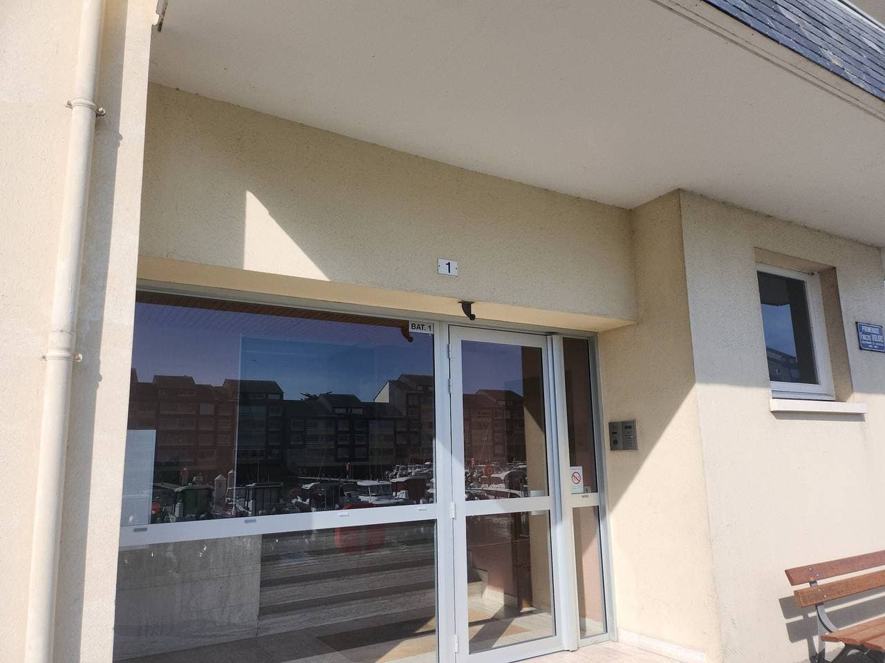 Foto 11 von 11: Großes 40m² Studio mit Meer- und Hafenblick, privater Parkplatz