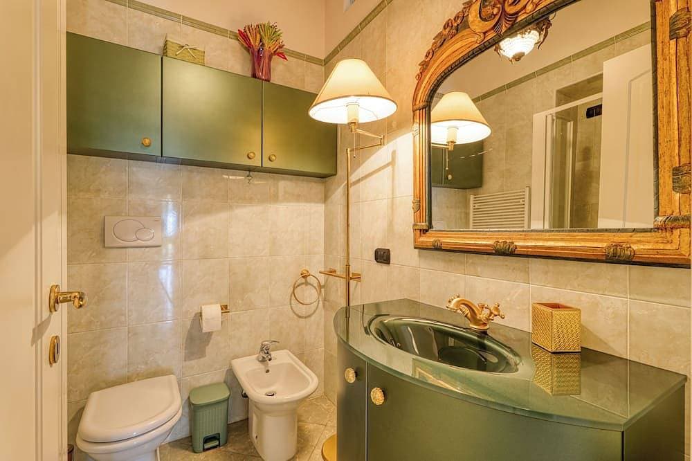 Foto 9 von 26: Palm House apartment in elegant, central setting, a few steps from the sea.