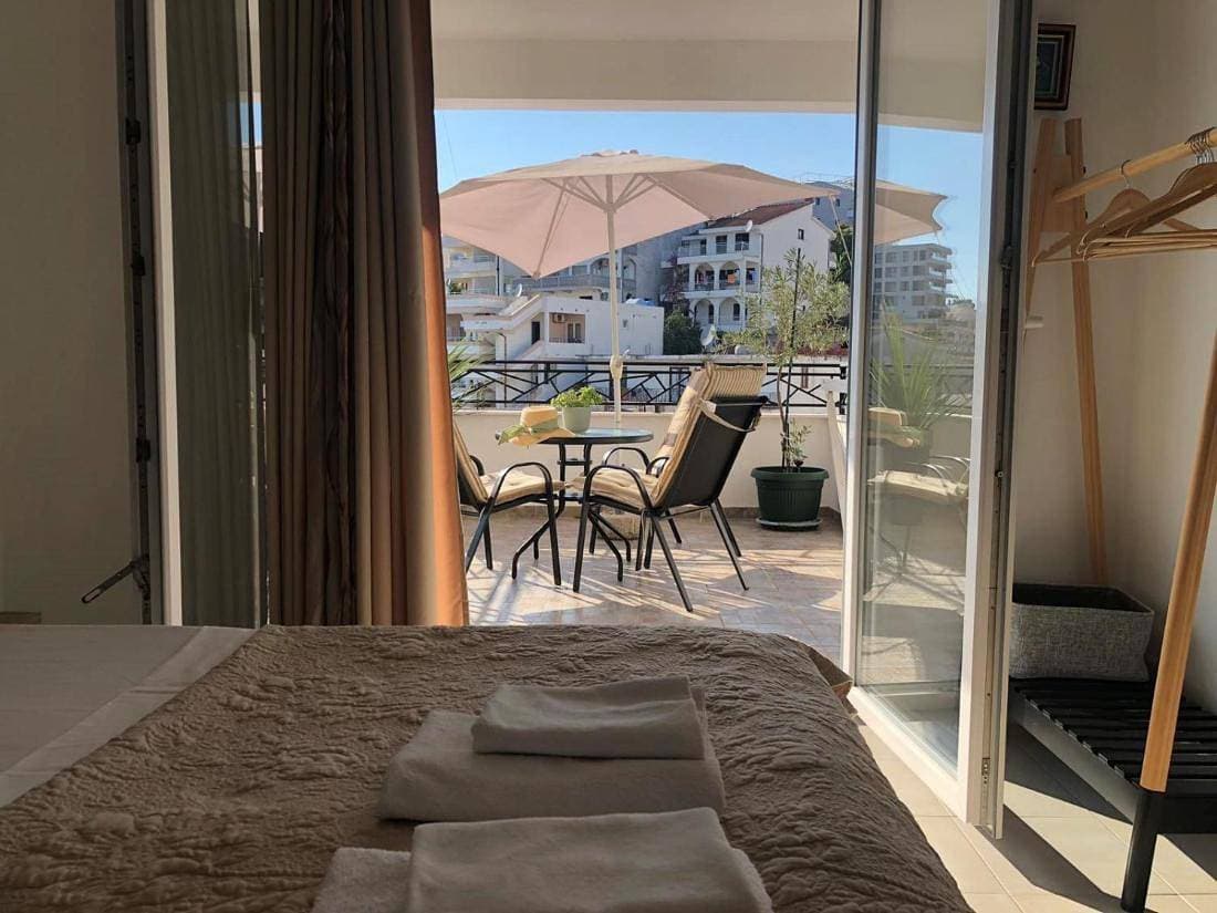 Foto 12 von 44: Studio mit Meerblick und großer Terrasse mit Sonnenliege