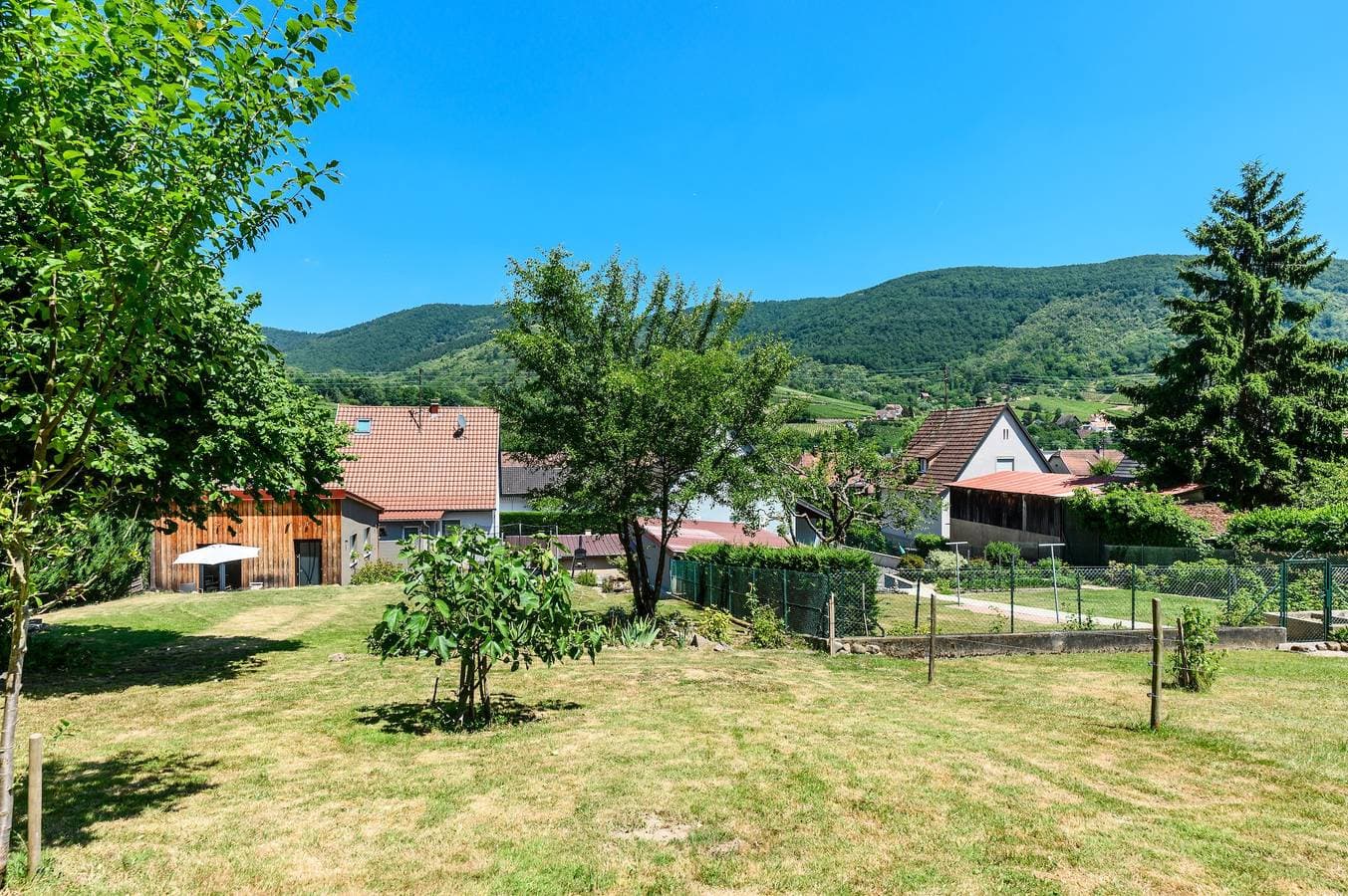 Foto 2 von 26: Ferienhaus „Flora Gîte“ mit privater Terrasse, Garten und WLAN