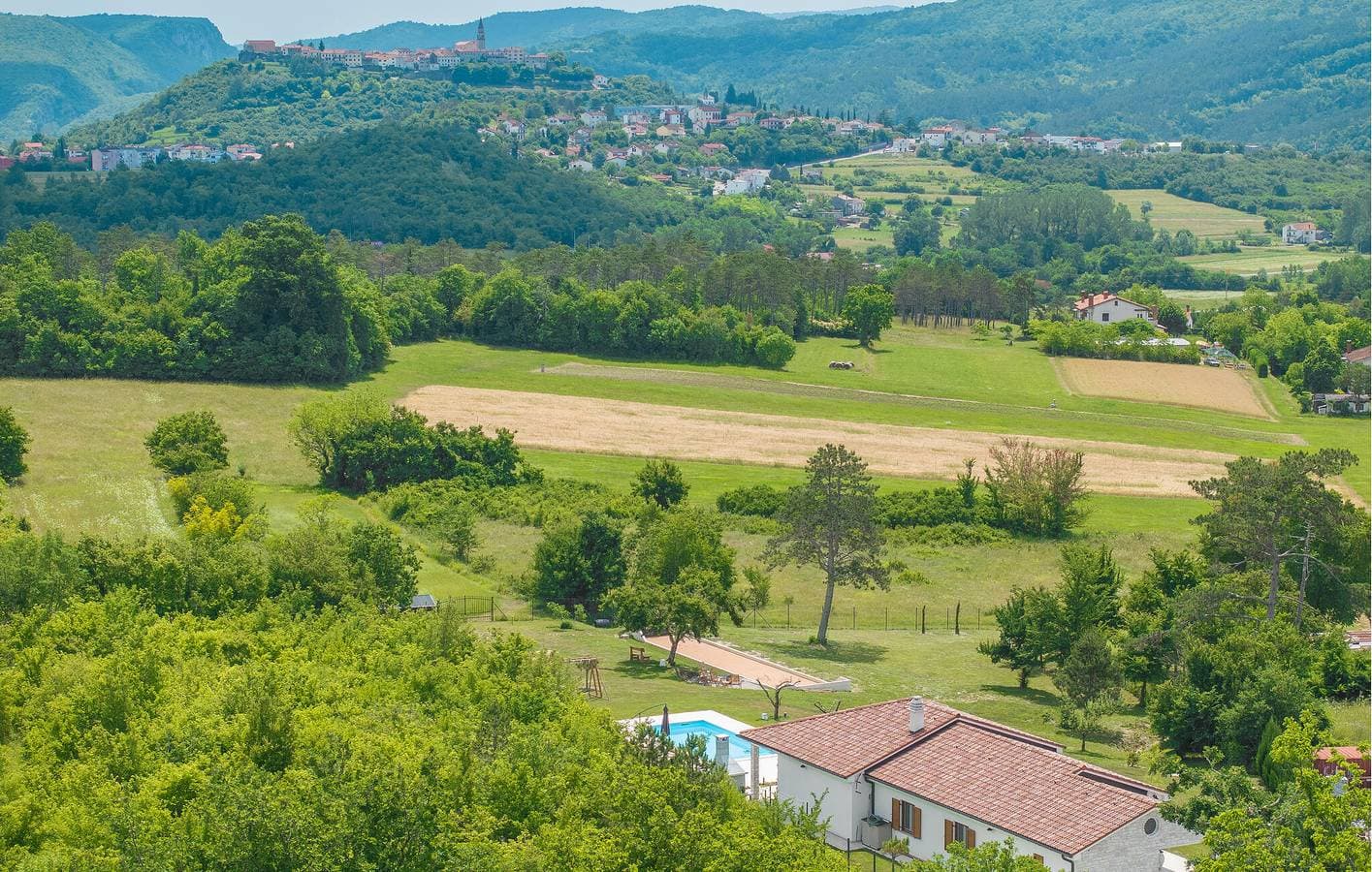 Reizend, 2 km von Buzet entfernt: Geräumige Ferienwohnung mit Pool und moderner Ausstattung 1