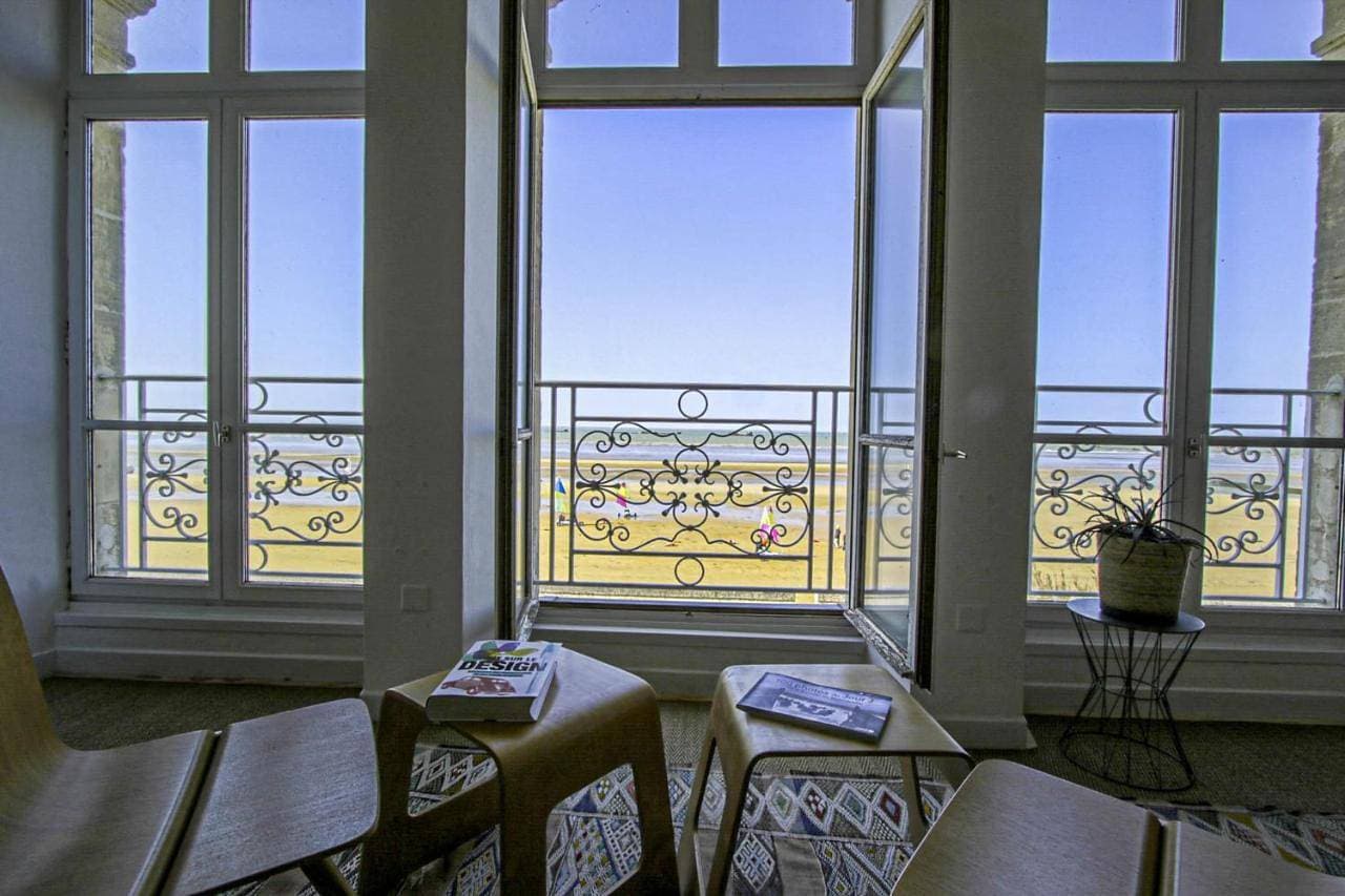Panoramic Mulberry Beach plendid sea front apartment 1