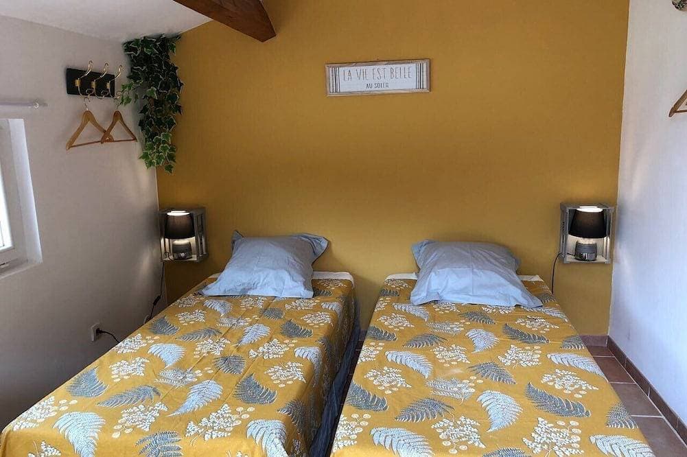 Foto 3 von 30: Im Herzen von 4600m2 von Eichen, ruhig: Schwimmbad, Tennis, Pétanque, privat