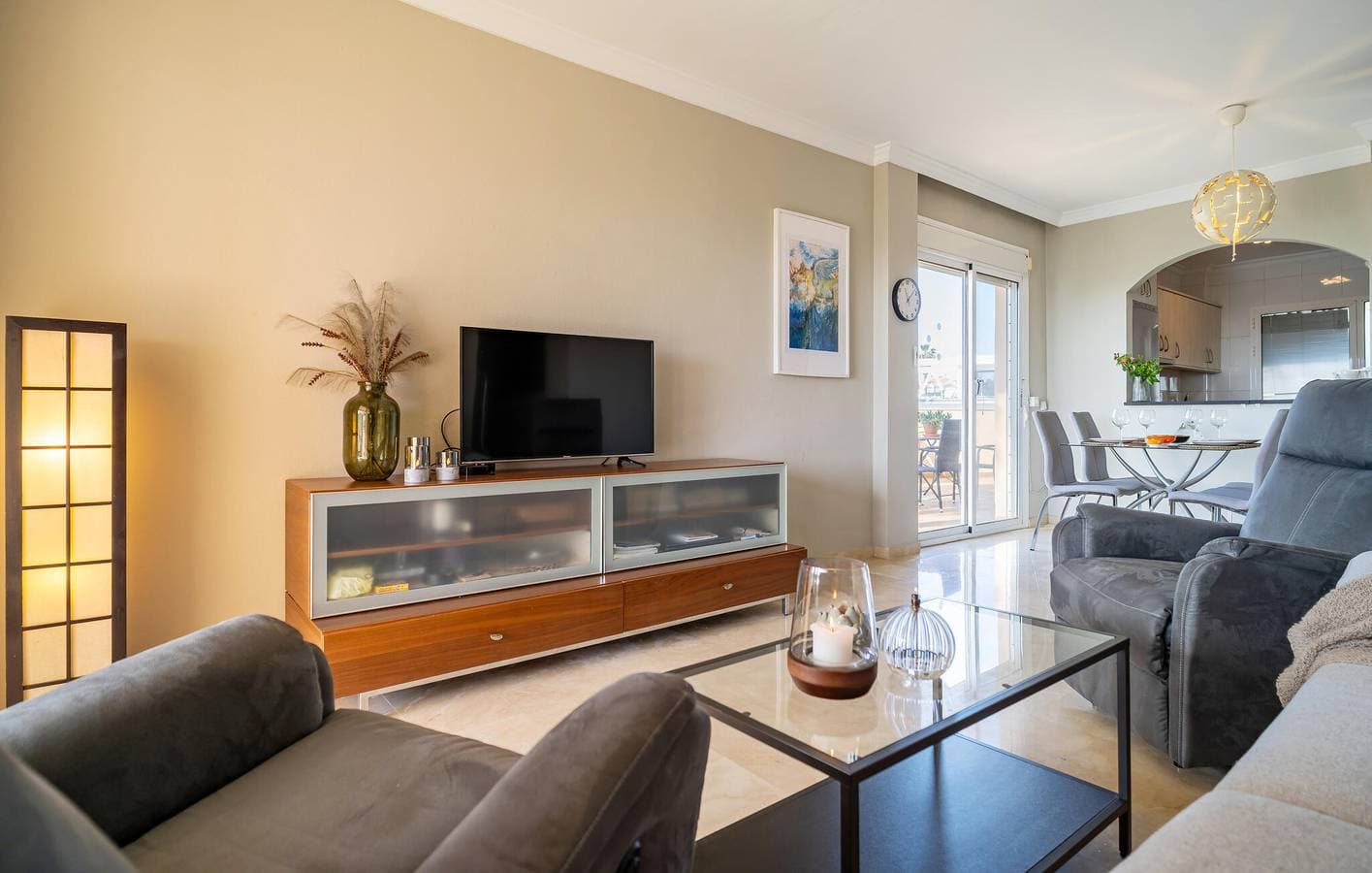 Foto 9 von 22: Apartment mit Meerblick, Pool, Terrasse und Parkplatz