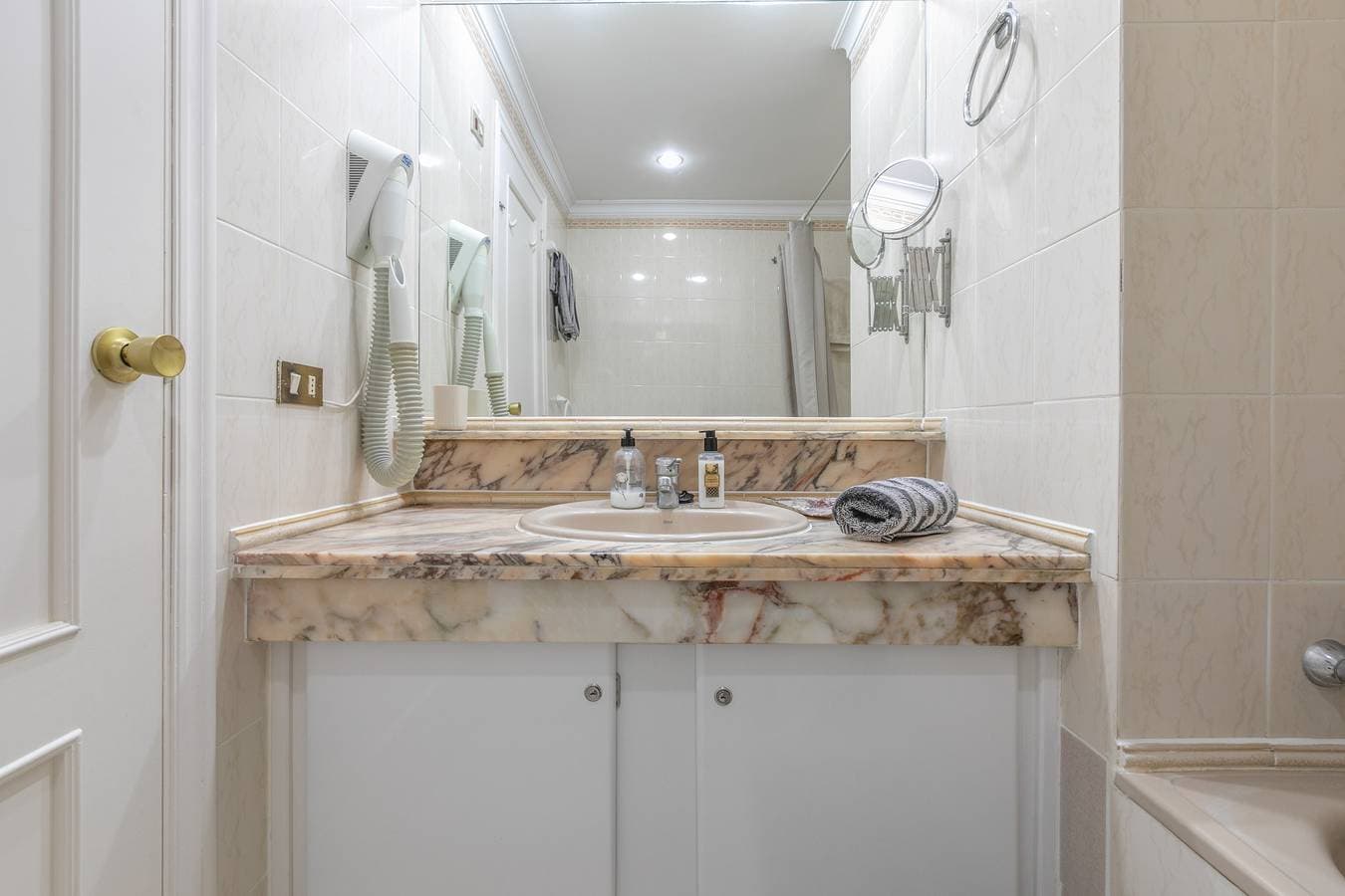 Foto 13 von 26: Ferienwohnung 'Golf Del Sur Oasis' mit Gemeinschaftspool, privater Terrasse & WLAN