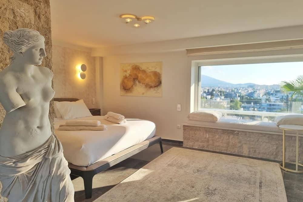 Foto 2 von 30: One 360 Skyline Athens - Penthouse Suite with private Infinity Jacuzzi