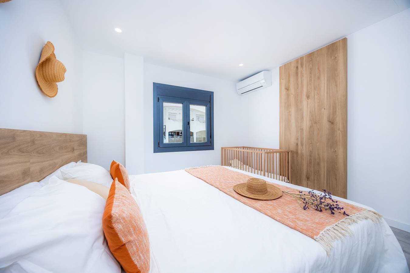 Foto 13 von 27: Ferienwohnung 'White Suites 2' mit Gemeinschaftspool, WLAN und Klimaanlage