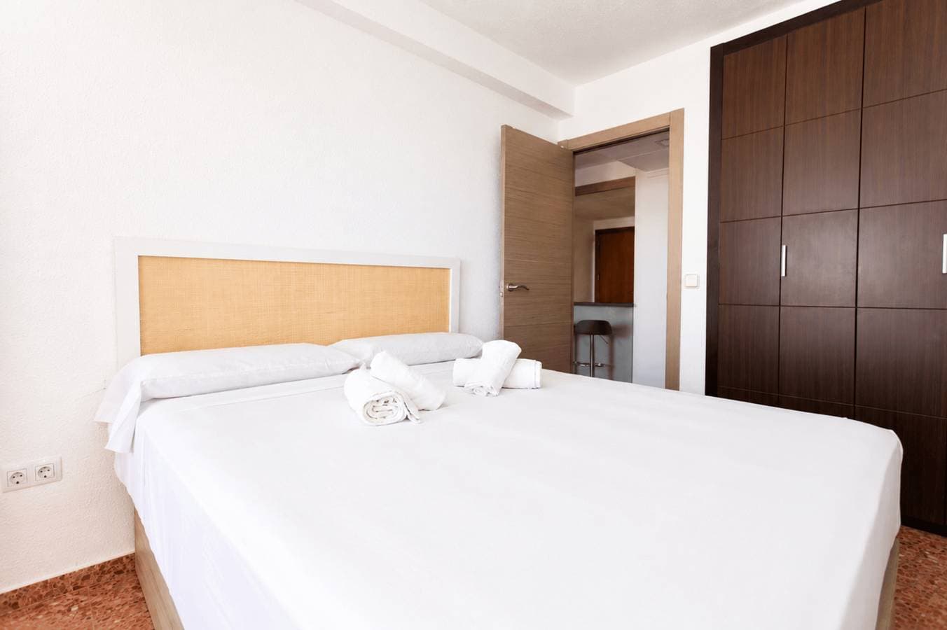 Foto 10 von 55: Ferienwohnung für 3 Personen mit Pool