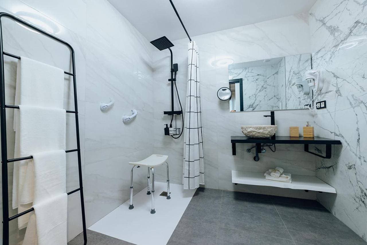 Foto 9 von 11: Double Room - Disability Access