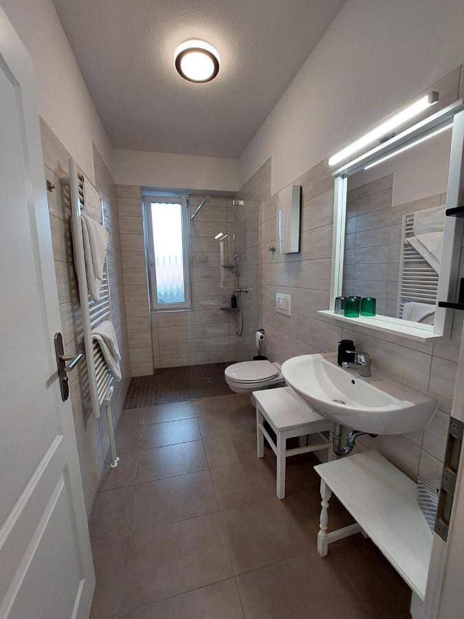 Foto 2 von 16: Twin Room - Disability Access