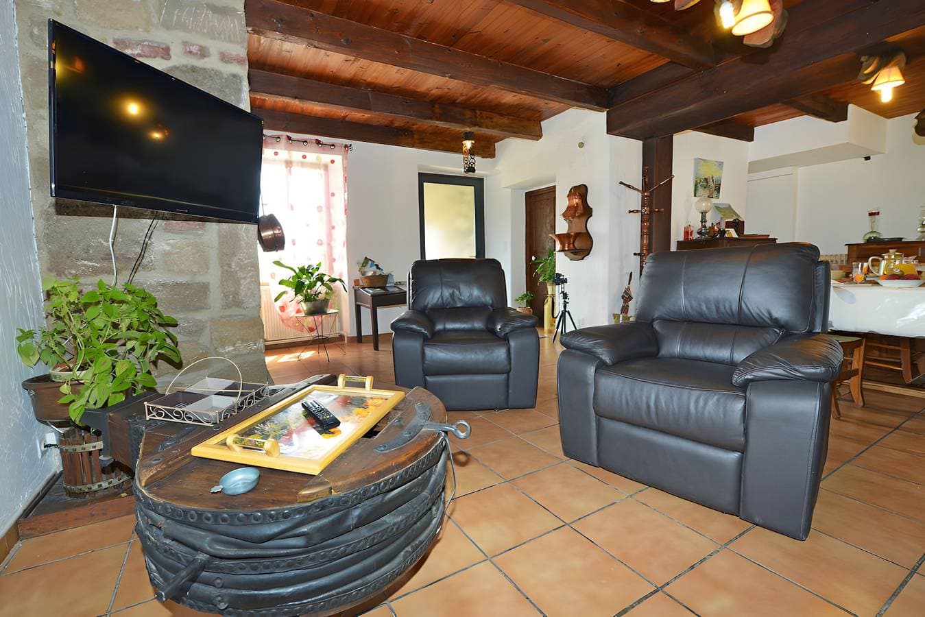 Foto 11 von 17: Bed & Breakfast 'Chambre La Familiale' mit Bergblick, Gemeinschaftspool und WLAN