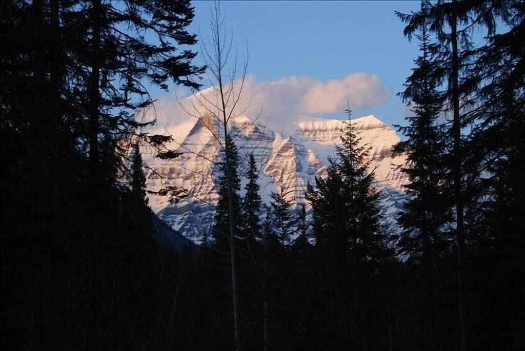 Foto 10 von 34: Stone Gatehouse in Mt. Robson Park in der Nähe von Jasper Nat. Park, Ab