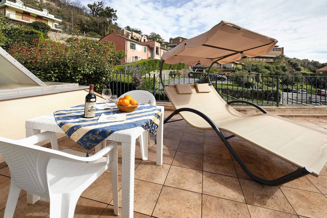 Foto 5 von 25: Ferienwohnung 'Il Giardino Di Giò' mit Bergblick, privater Terrasse und WLAN