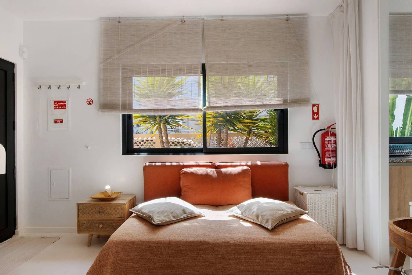 Foto 6 von 31: Ferienhaus 'Rooftop Retreat' mit Meerblick, Wi-Fi und Klimaanlage