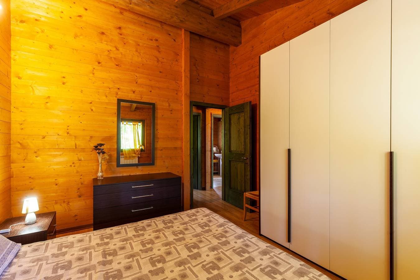Foto 8 von 28: Chalet 'Mirtillo' – Villaggio Anemone mit Bergblick und privater Terrasse