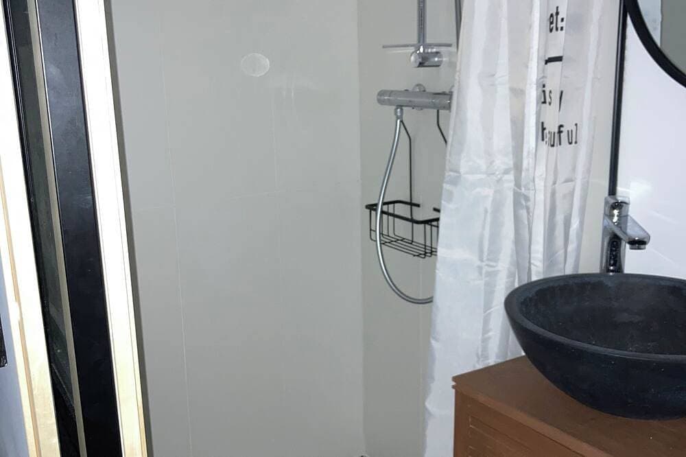 Foto 3 von 12: Small warm house near the sea