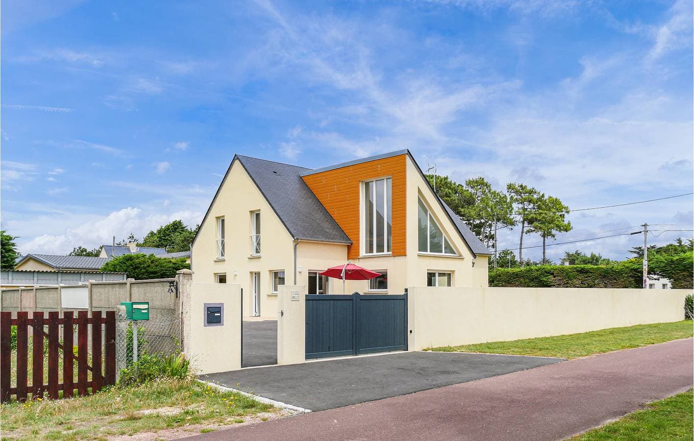 Foto 3 von 36: Juwel am Strand: 160qm mit TV, Parkplatz, Geschirrspüler, Garten und WiFi