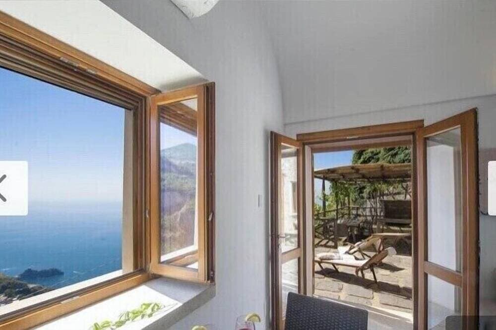 Villa With Terrace and Sea View 1