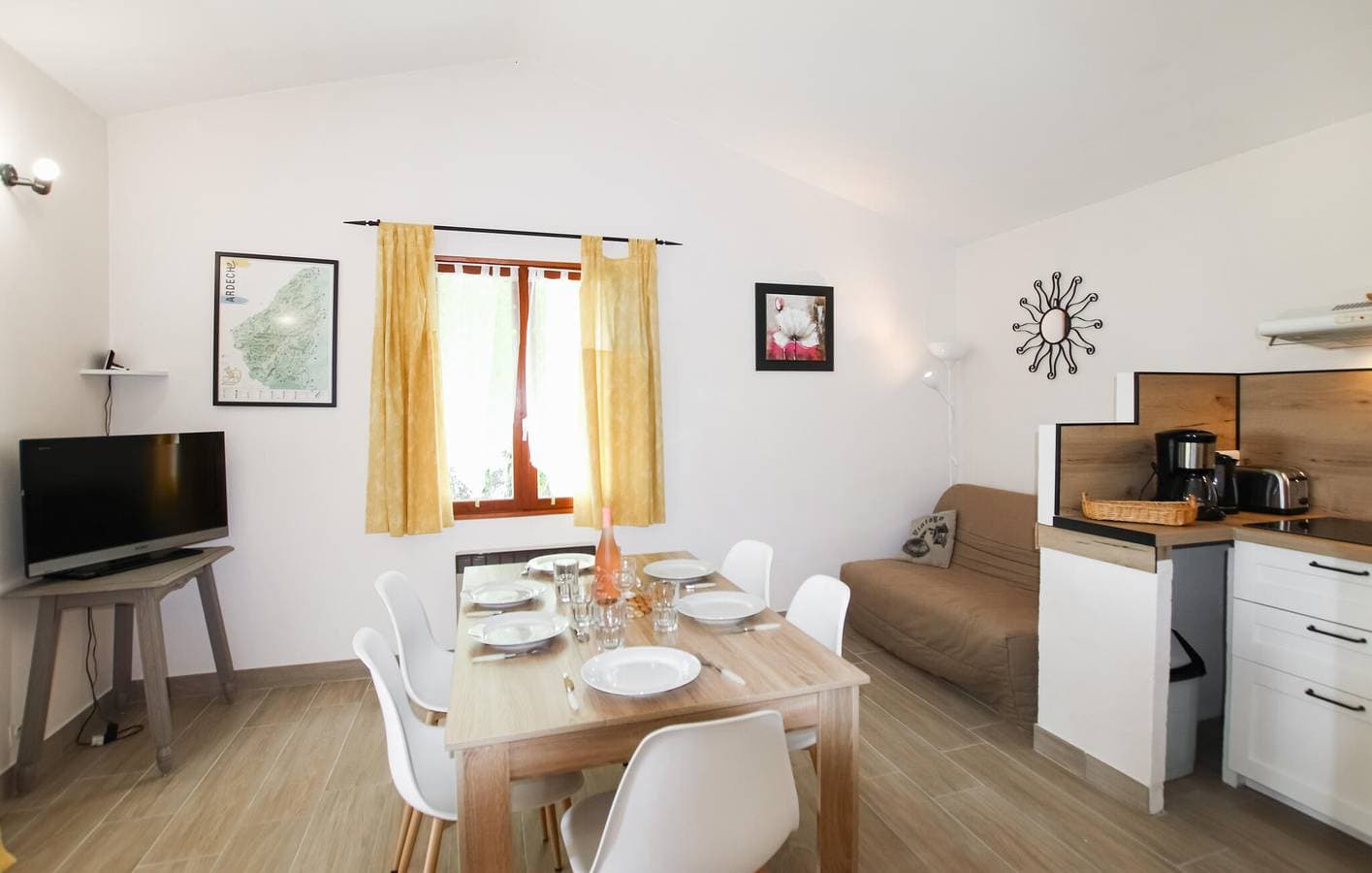 Foto 4 von 27: Gemütliche Wohnung mit Pool, Parkplatz, Garten & Internet in Bessas