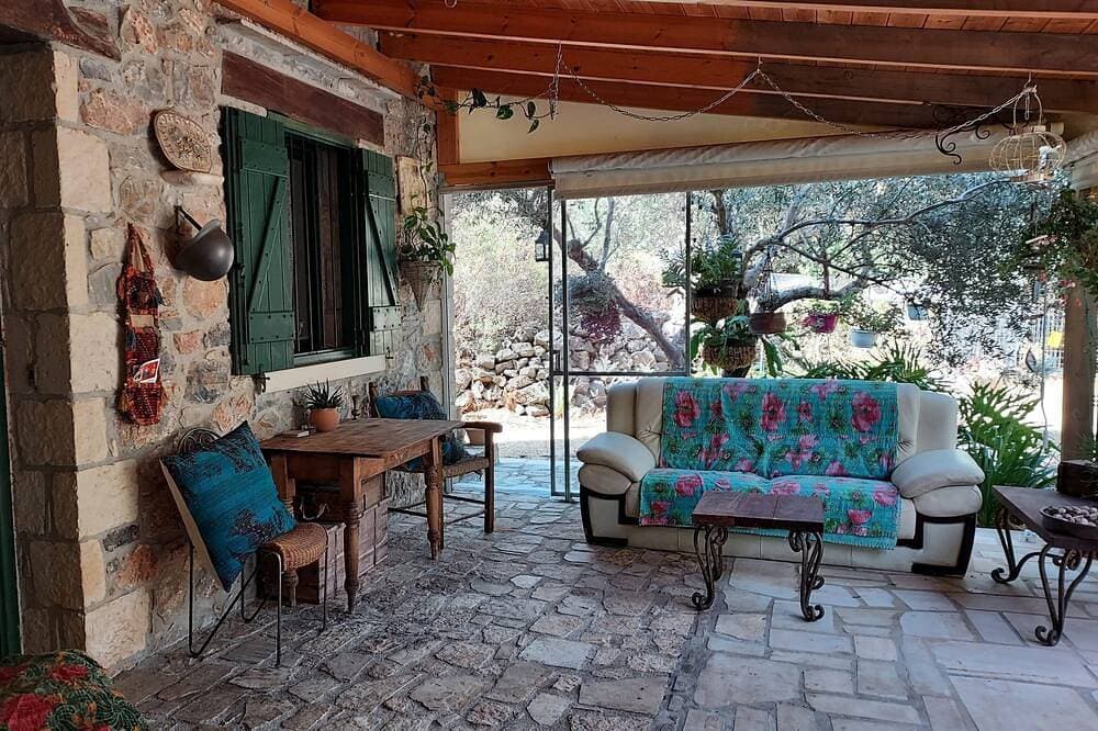 Foto 4 von 30: Traditionelles Steinstudio für Paare - Ländliche Lage (Kefalas nr Vamos)