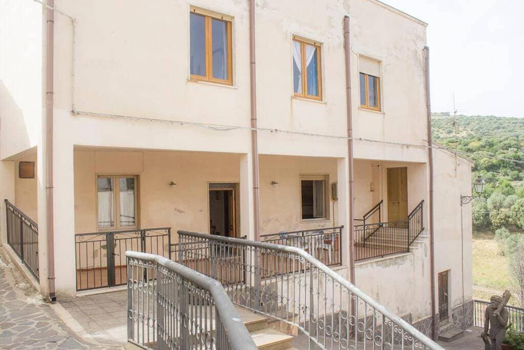 Foto 4 von 12: Three-Bedroom House