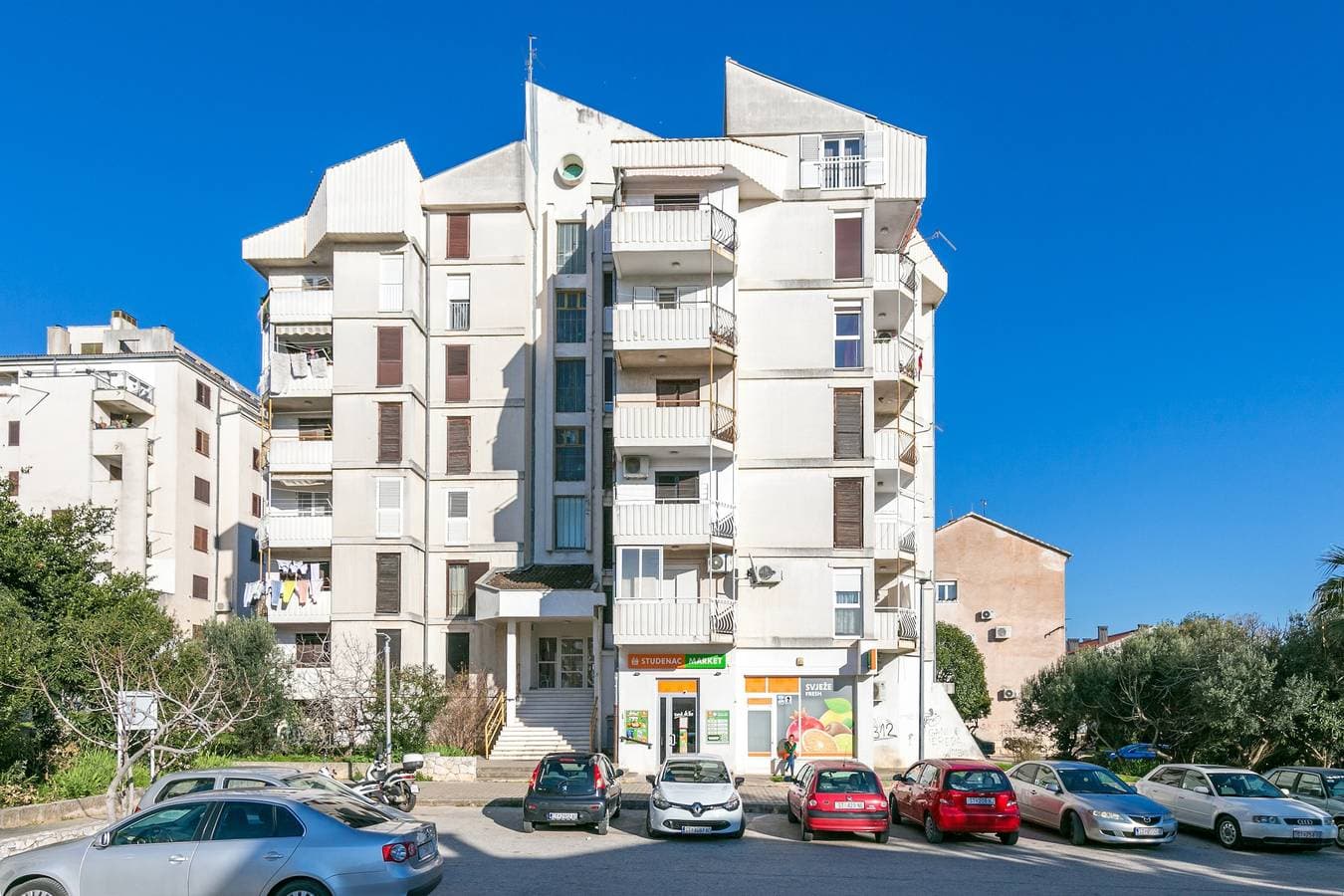 Foto 3 von 29: 2-Zimmer-Ferienwohnung mit Terrasse und Meerblick Trogir A-23836-a