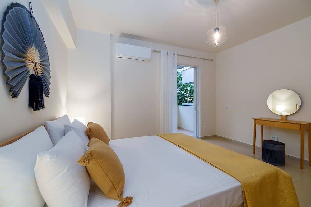 Foto 3 von 18: Oikies. Luxury Apartment with Lake View | private free parking area