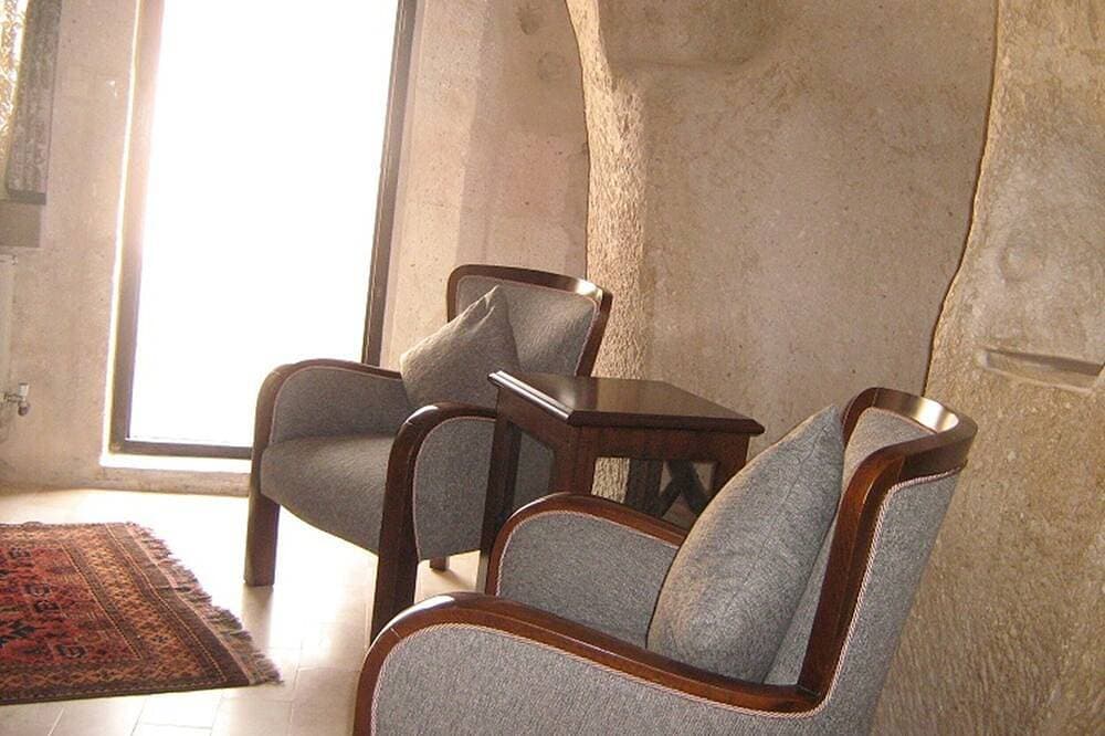 Foto 12 von 15: Cave accommodation in Cappadocia with stunning views over valleys and Mt. Argeus