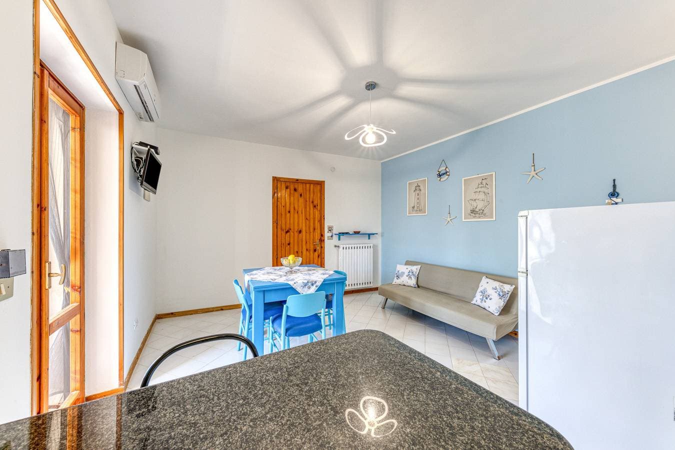 Foto 6 von 19: Ferienhaus 'Casa A Lido Marini' mit Balkon und Klimaanlage