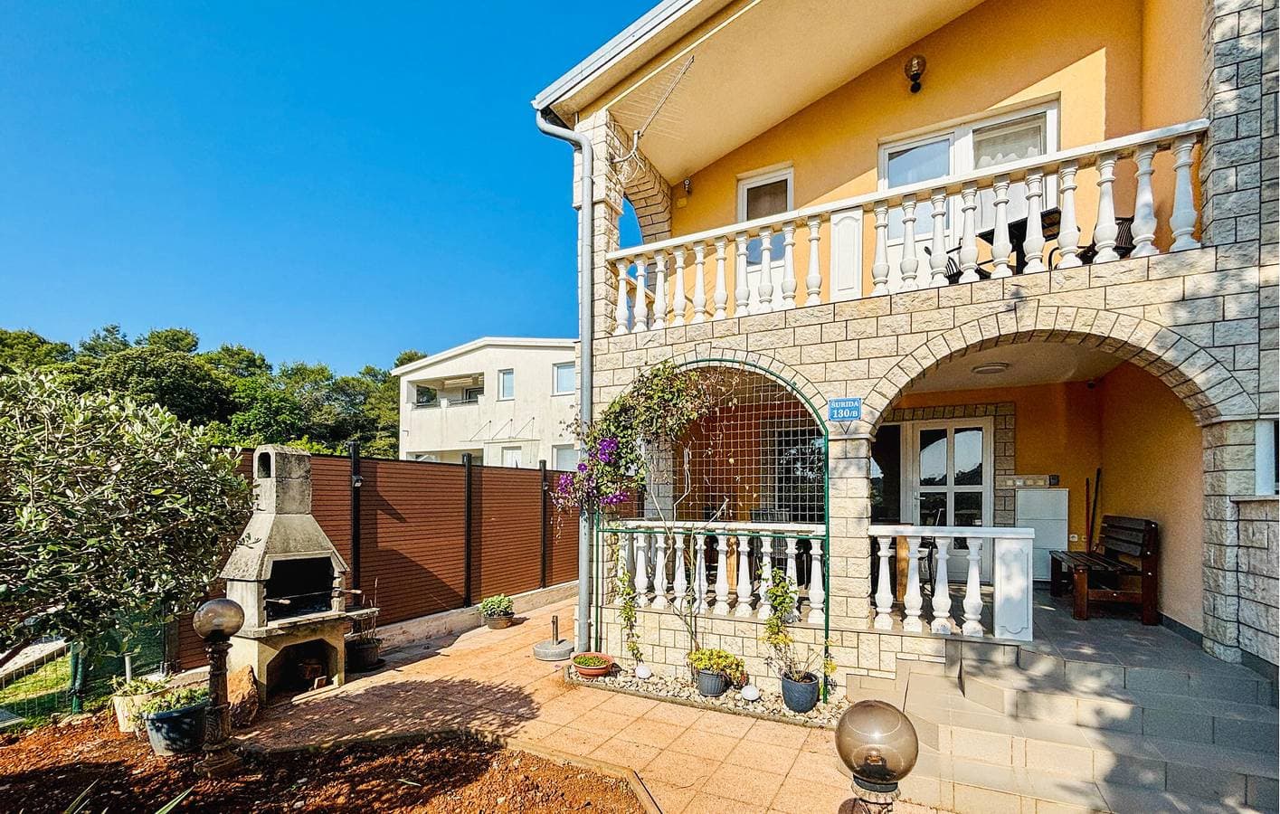 Gemütliche Ferienwohnung mit Terrasse, Klimaanlage und WLAN, 1,5 km vom Strand entfernt 1