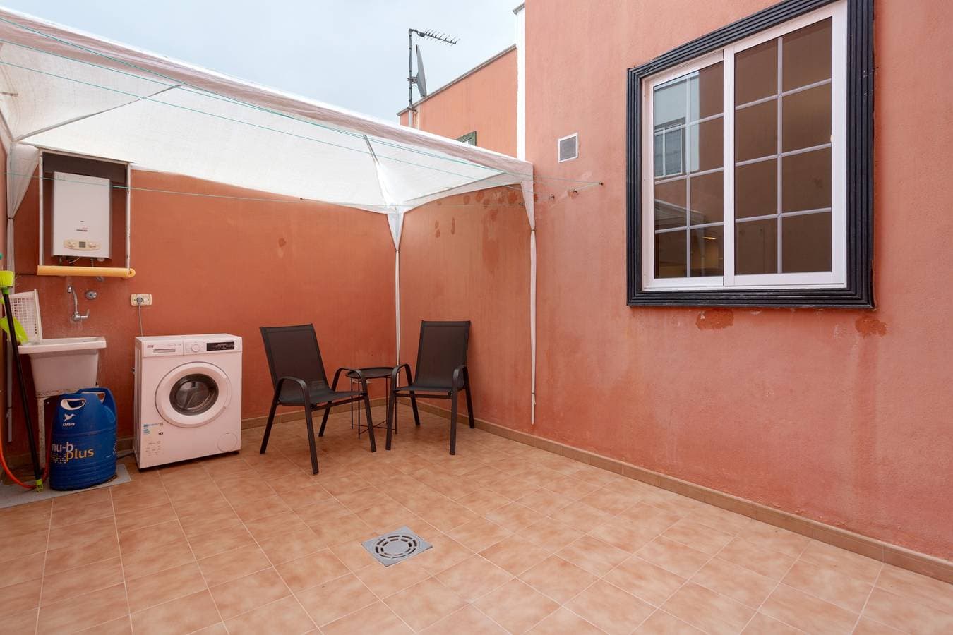 Foto 3 von 25: Ferienwohnung 'Tenohomes Warm and Comfortable' mit privater Terrasse, WLAN und Klimaanlage