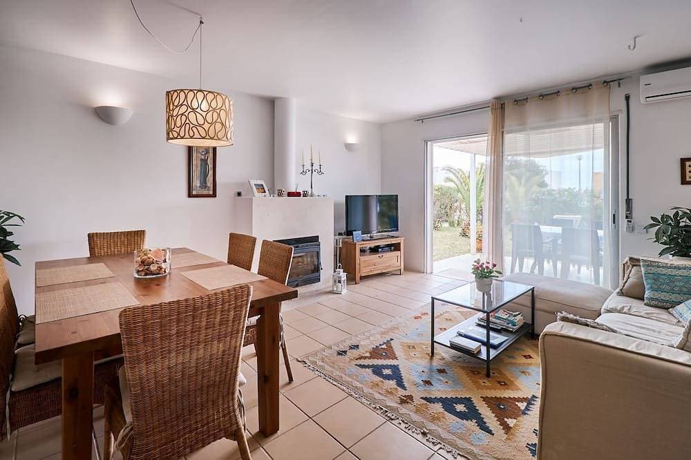 Foto 7 von 19: Schönes Ferienhaus mit Pool und Meerblick