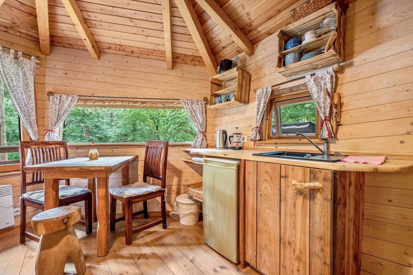 Foto 5 von 25: Ferienhaus 'Baumhaus Wernerwald' mit Balkon und WLAN