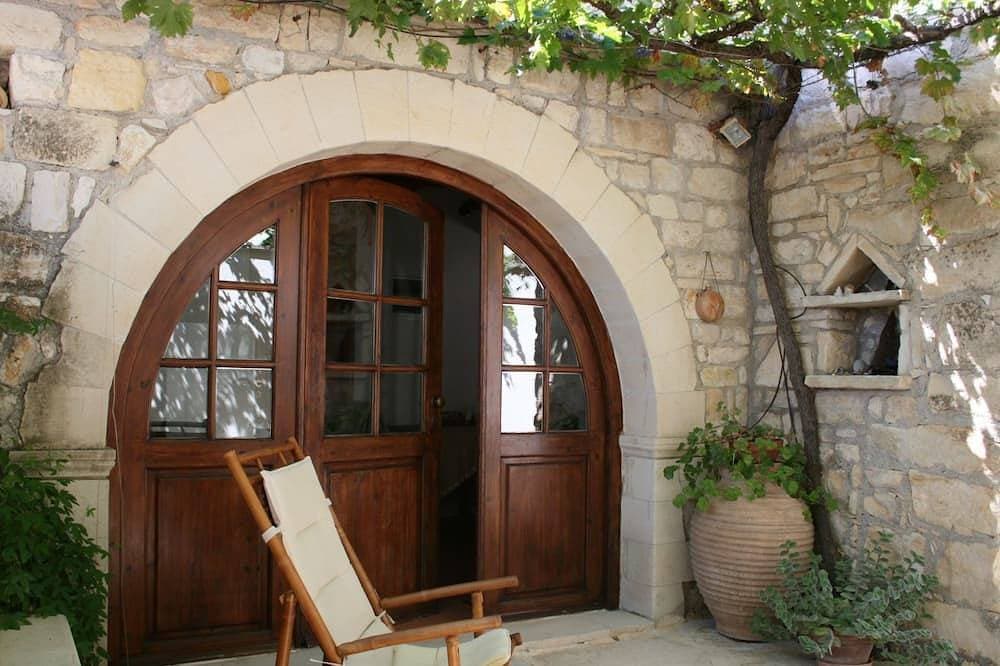 Foto 10 von 24: In Douliana mit Großem Balkon