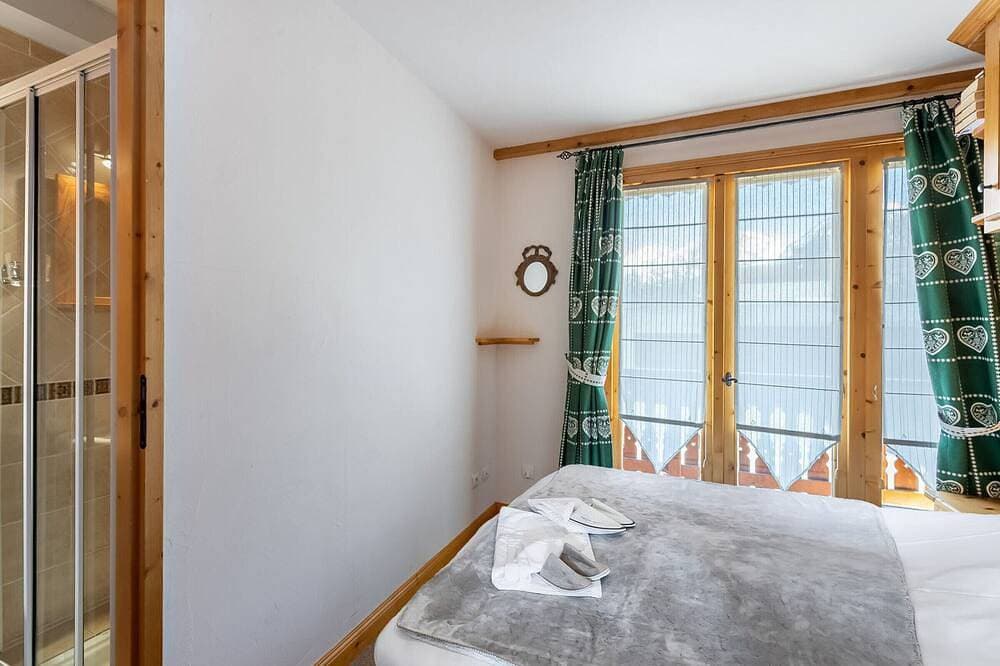 Foto 3 von 13: Familienchalet für 8 in Courchevel Le Praz mit Wifi