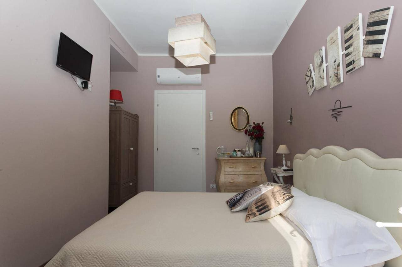 Foto 8 von 21: Double Room with Private Bathroom