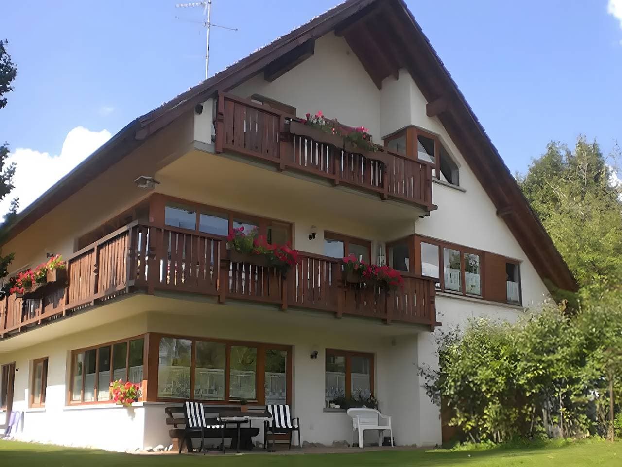 Foto 8 von 33: Ferienwohnung 'Typ B, 70qm' mit Bergblick, privater Terrasse und Wi-Fi