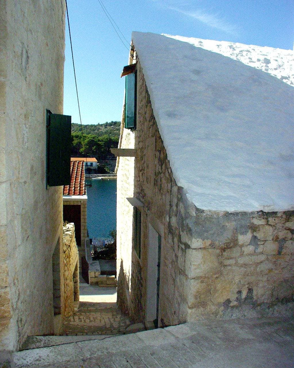 Foto 5 von 16: 2-Zimmer-Ferienwohnung mit Terrasse und Meerblick Povlja, Brac -b