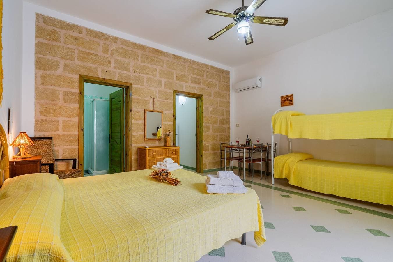 Foto 5 von 28: Ferienwohnung "Domus Mea Salento Arazzo Giallo" mit Gemeinschaftspool, Terrasse und WLAN