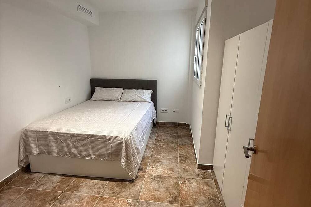 Foto 8 von 30: Brand New Duplex with Underground Private Parking: 15-20 minutes to beaches