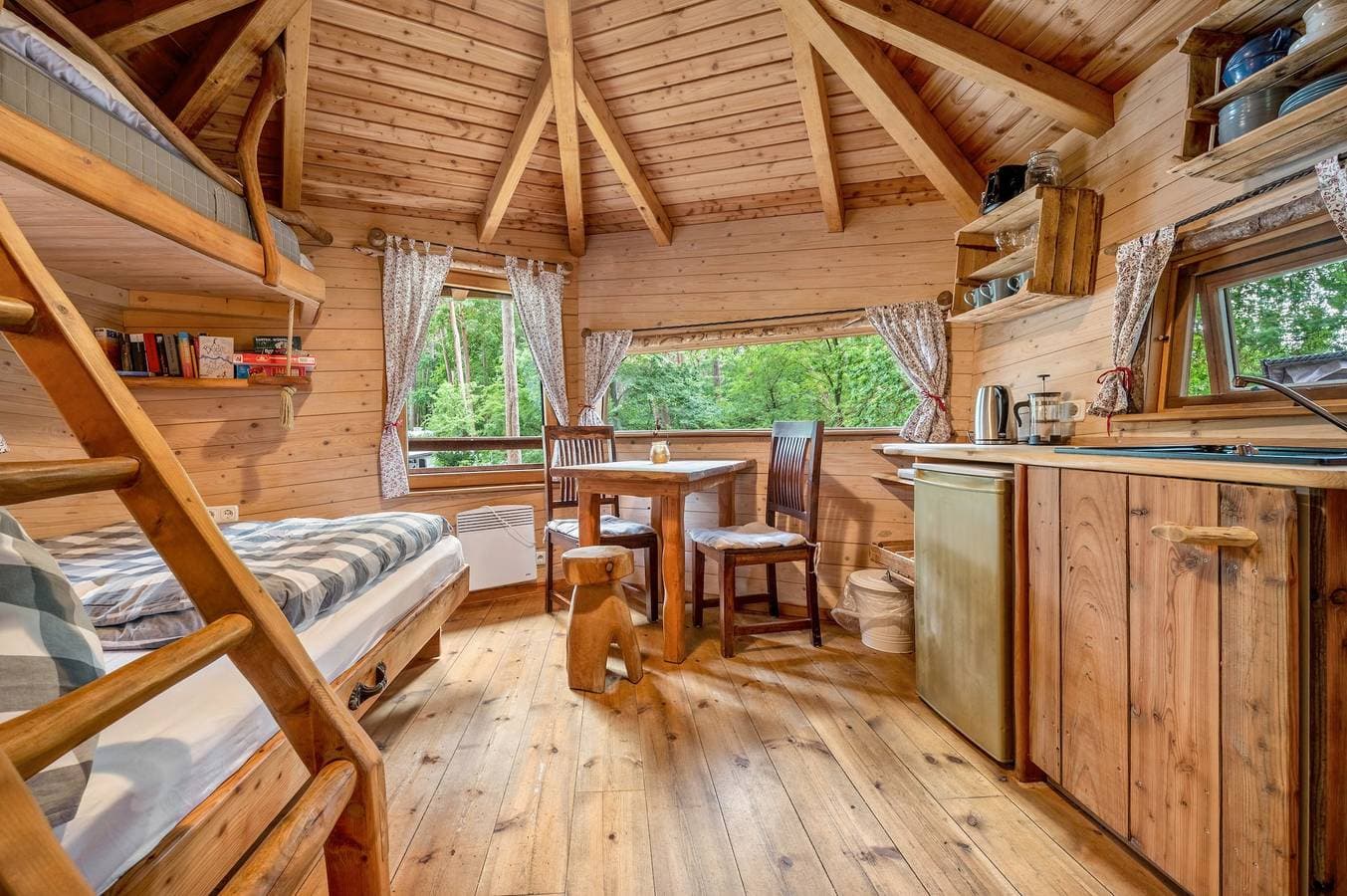 Foto 10 von 25: Ferienhaus 'Baumhaus Wernerwald' mit Balkon und WLAN