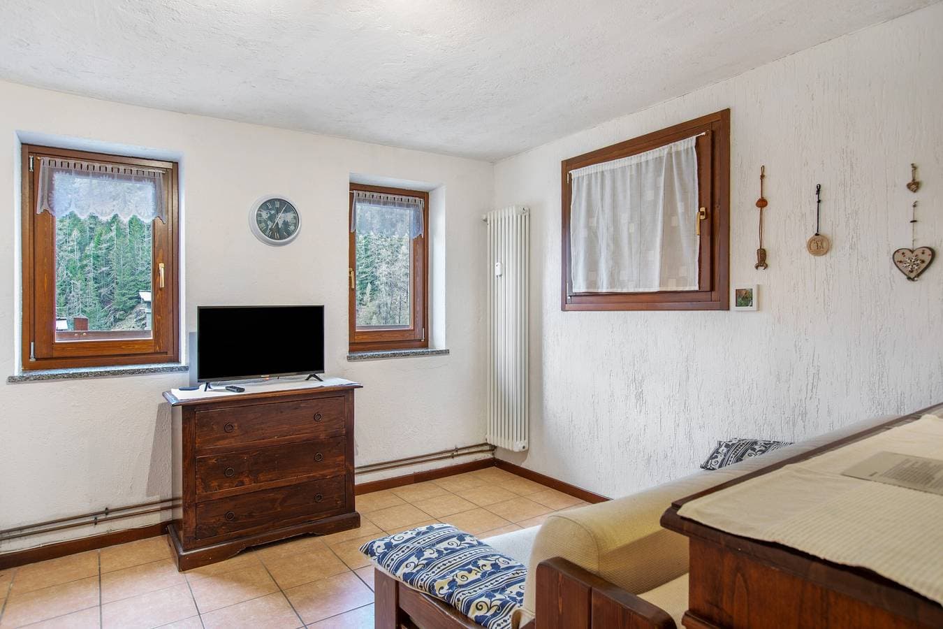 Foto 3 von 14: Einzimmerapartment 'Monolocale A Valtournenche' mit Bergblick, Gemeinschaftsgarten und WLAN