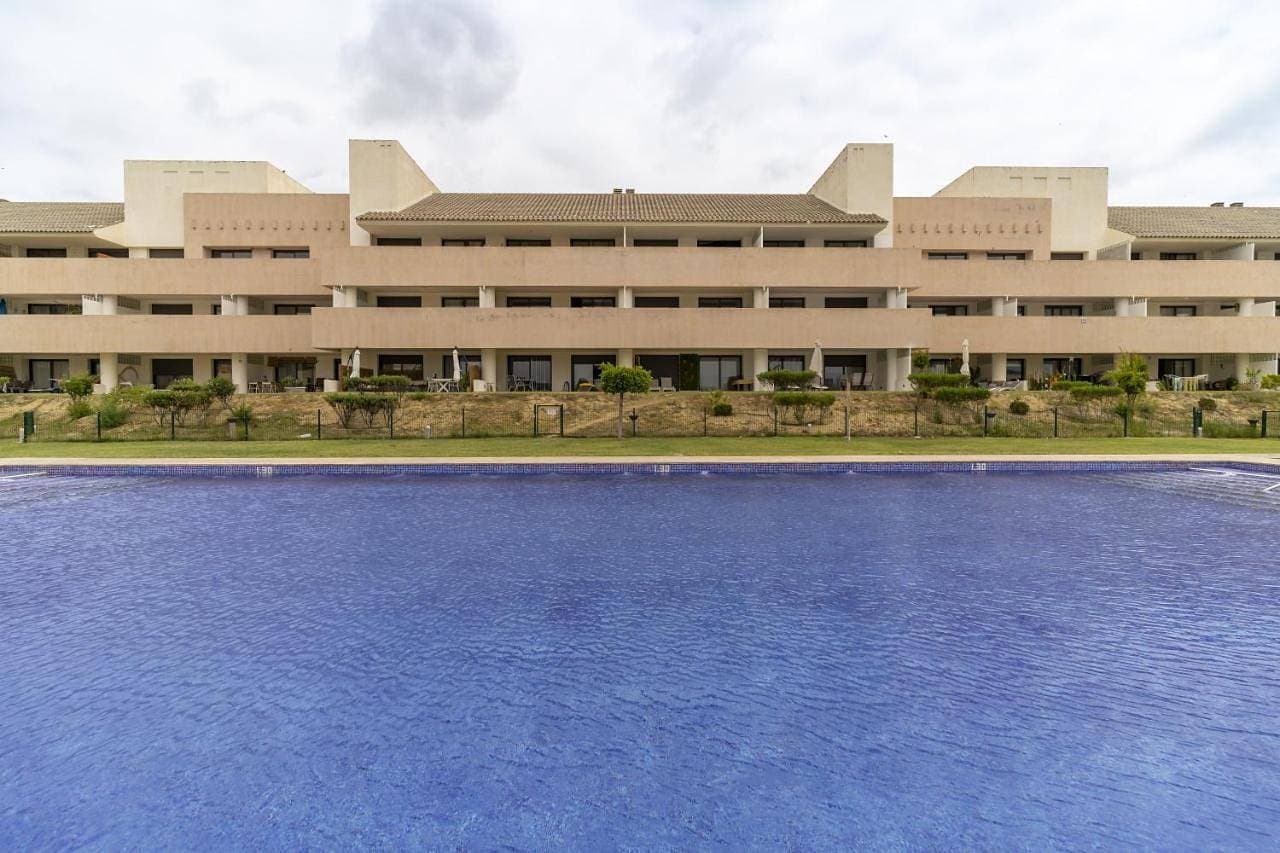 A Estrenar con Terraza Piscina y Parking Gratis 1
